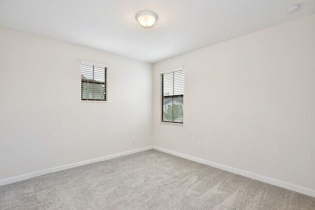Building Photo - Beautiful 4/3.5 Townhome with a Spacious 2 Car Garage Located in Trails at Moss Park - Orlando