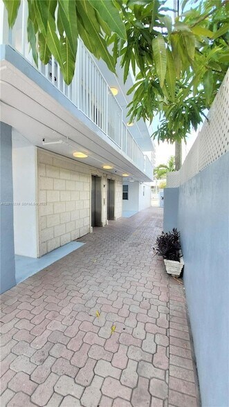 Building Photo - 2575 SW 27th Ave