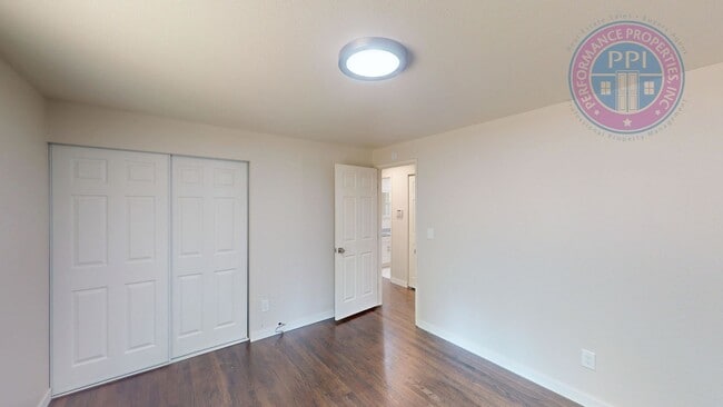 Building Photo - Lake Oswego - Single Level Ranch, Great Ne...