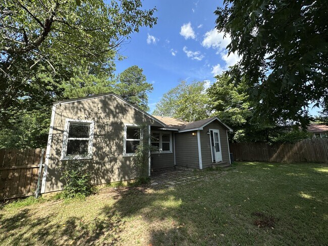 Building Photo - 208 N Bowie St