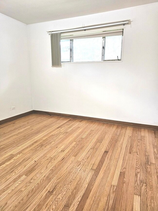 Building Photo - 8823 Mango Ave