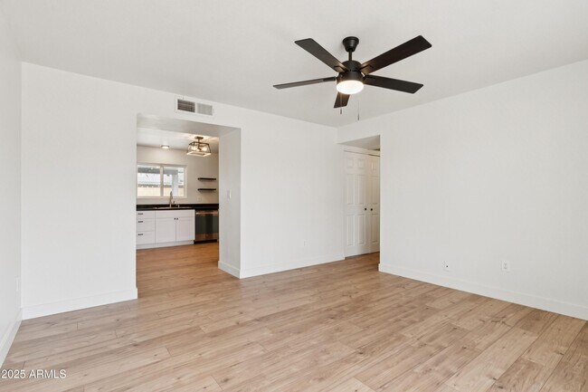 Building Photo - 4740 W Columbine Dr