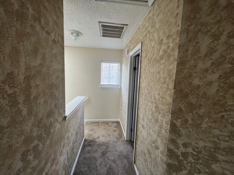 Building Photo - 343 Lee's Ml Dr