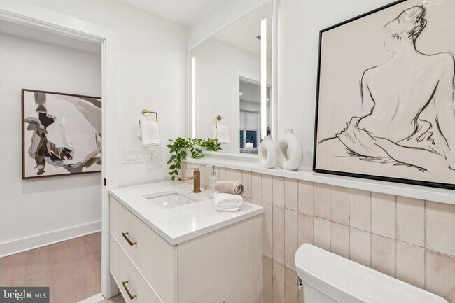 Building Photo - 30 W Allens Ln