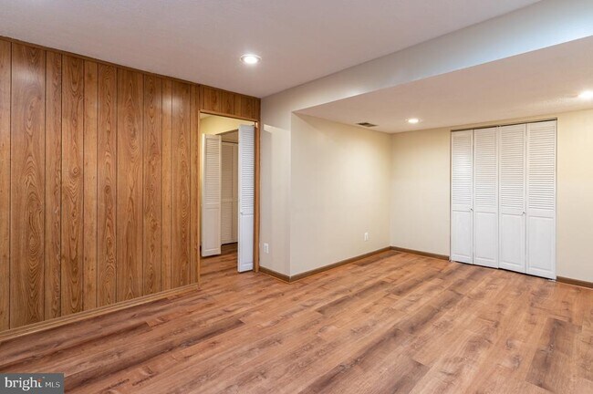 Building Photo - 7 Valleyfield Ct