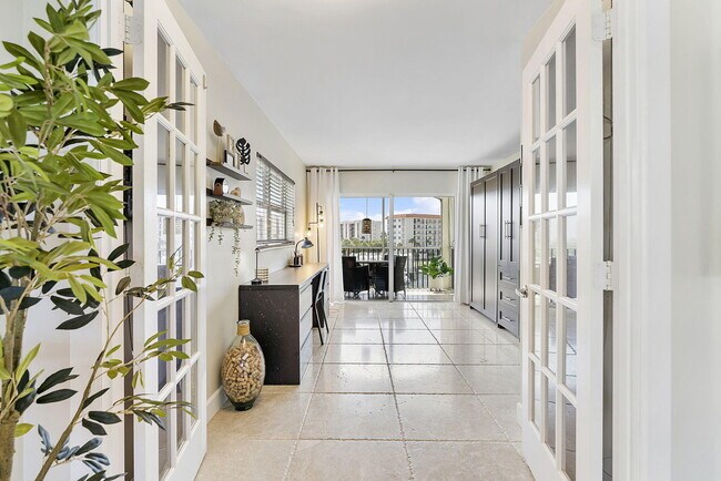 Building Photo - 2871 N Ocean Blvd