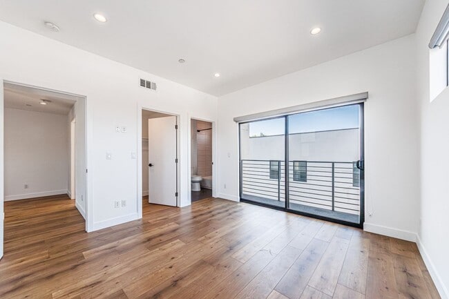 Building Photo - 705 Benton Wy