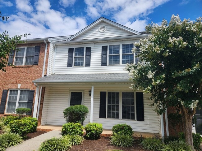 Primary Photo - Townhouse at Wellington in Wyndhurst