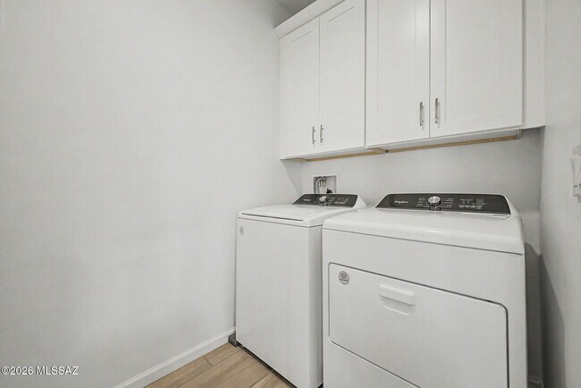 Building Photo - 208 S Montgomery Pl