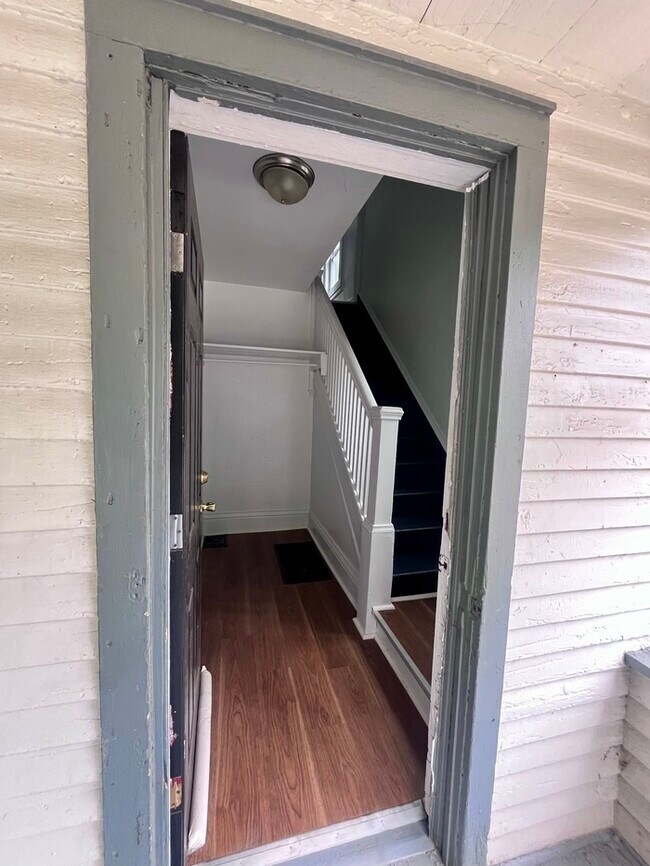 Building Photo - Newly Renovated Single Family Home!