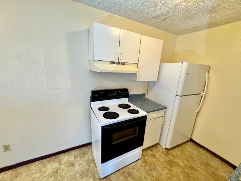 Building Photo - 913 Joliet Dr