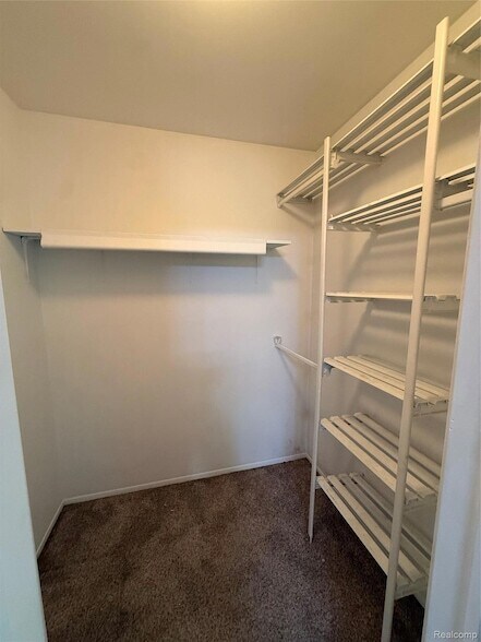 Building Photo - 15895 Cambridge Dr