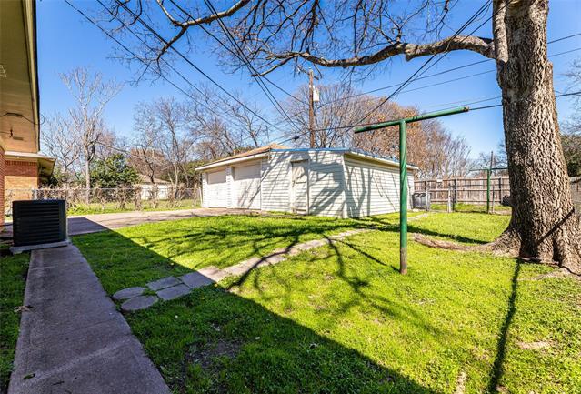 Building Photo - 1761 Mariposa Dr