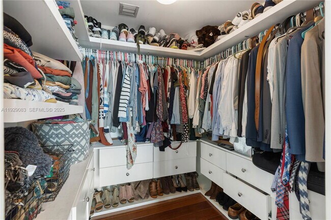 Building Photo - 335 S Biscayne Blvd