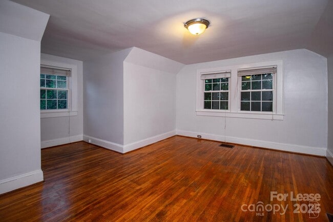 Building Photo - 3400 Eastway Dr