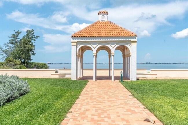 Building Photo - 4830 Osprey Dr S