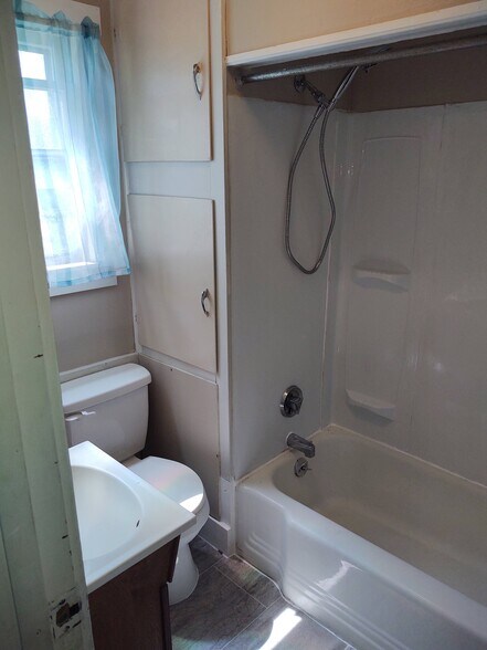 Bathroom - 174 Johnson Ave