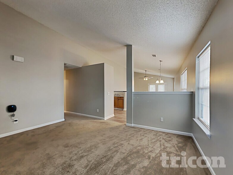 Building Photo - 18 Glen Knoll Ct