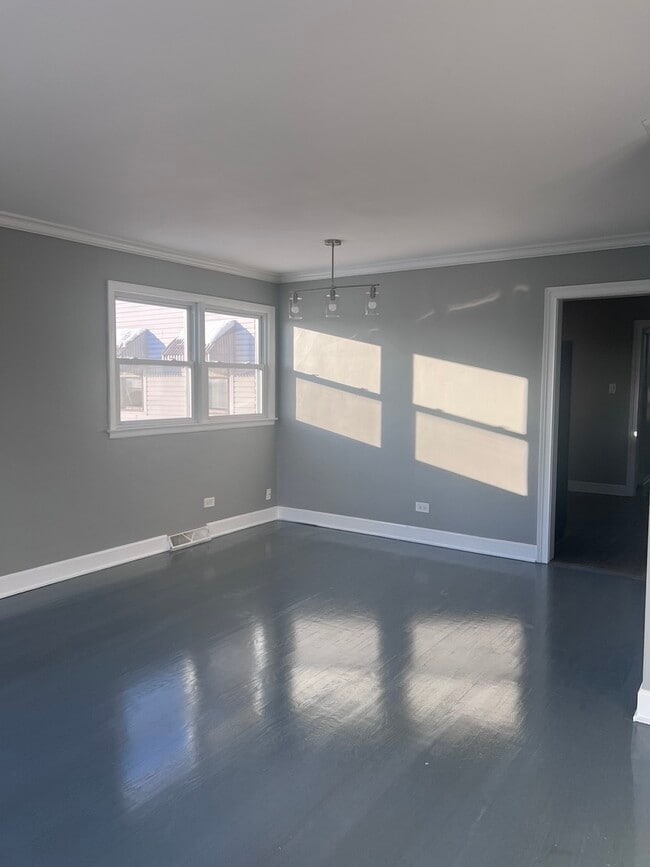 Building Photo - 664 Sibley Blvd