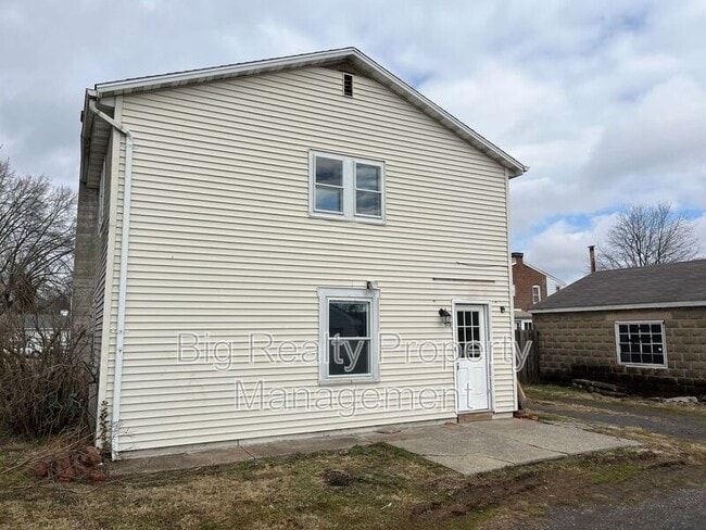 Primary Photo - 513 Center St