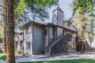 Building Photo - 1190 S Winery Ave