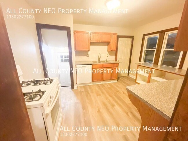 Building Photo - 3733 W 128th St