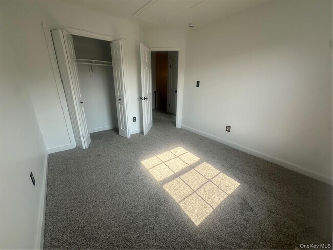 Building Photo - 256 Quassaick Ave