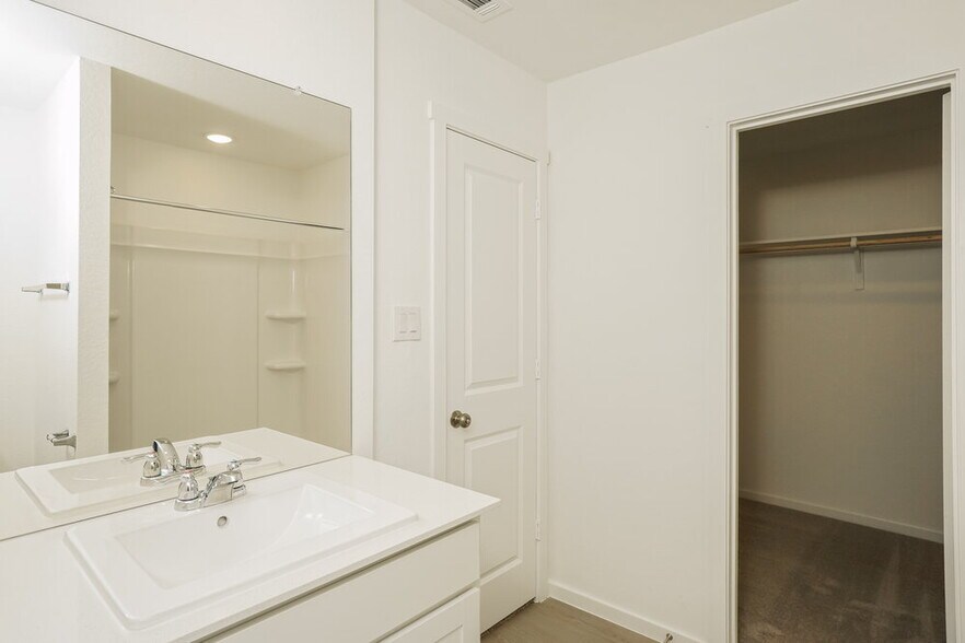 Building Photo - 548 Roquefort St