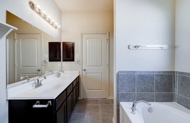 Building Photo - 5206 Westwood Pines Dr