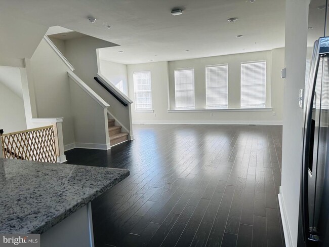 Building Photo - 117 Livingston Ln