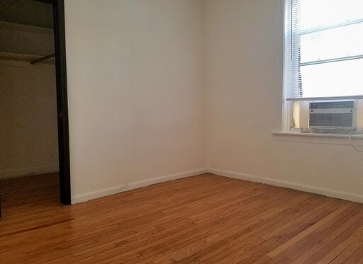 Building Photo - 1060 W Granville Ave
