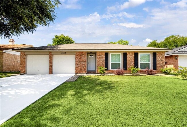 Primary Photo - 5307 Green Timbers Dr