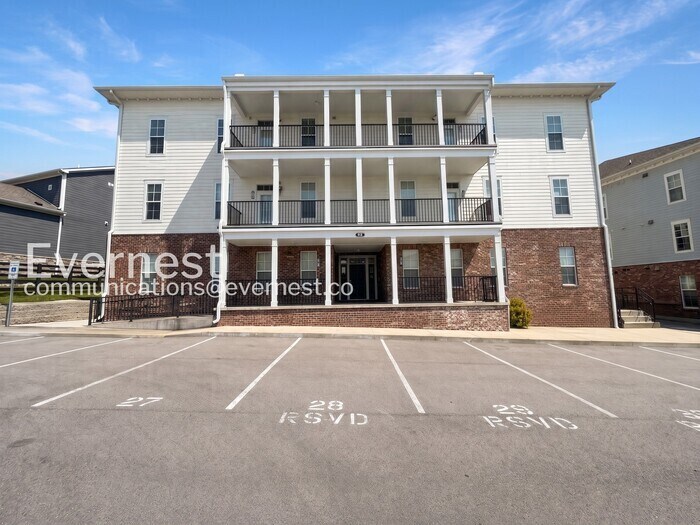 Building Photo - 828 Goswell Dr