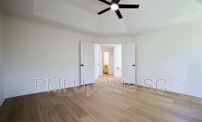 Building Photo - 307 Woodruff Lake Way