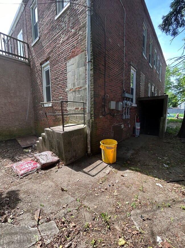 Building Photo - 1458 Kenwood Ave