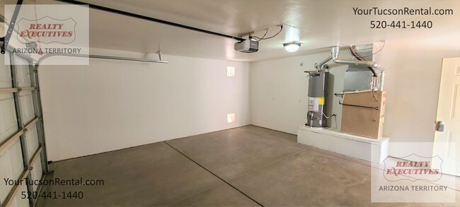 Building Photo - Valencia Rd & Headley Rd 3/2 - All tile fl...