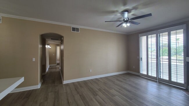 Building Photo - Upstairs 3 Bedroom condo