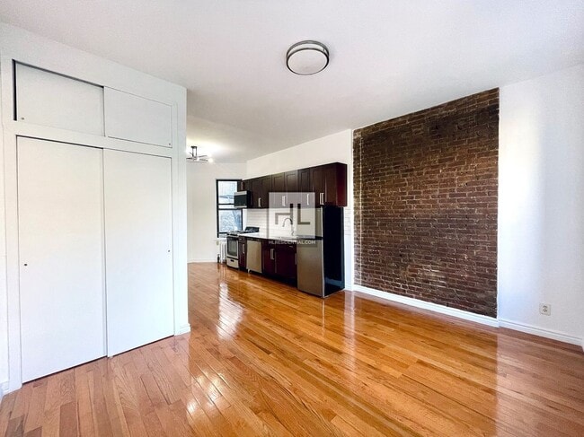 A closer look at Large 1 Bedroom Apartment For Rent