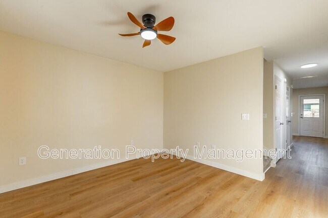 Building Photo - 2205 E 12th St