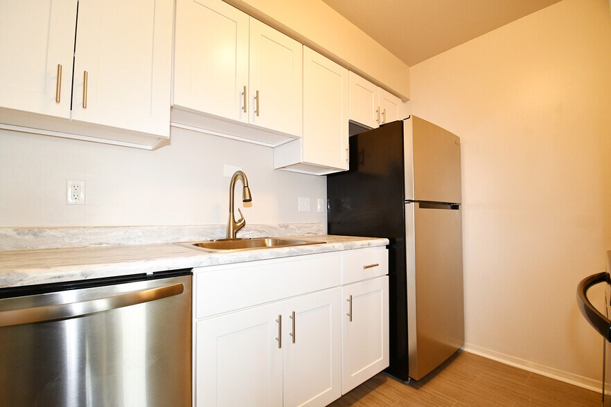 Hines Park 31680 Cowan Rd Westland MI 48185 Apartment Finder