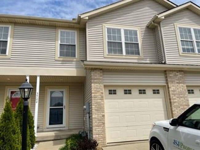 Primary Photo - 3704 Sandstone Dr