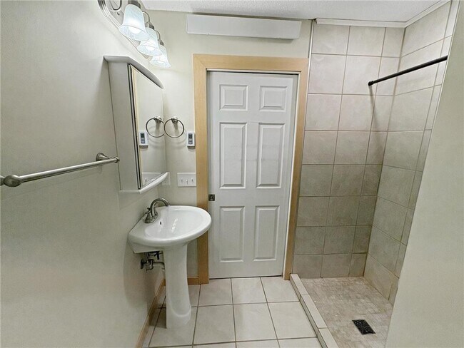 Building Photo - 310 Ford Rd