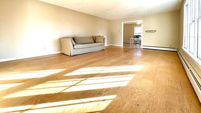 Building Photo - 250 Edgewood Dr