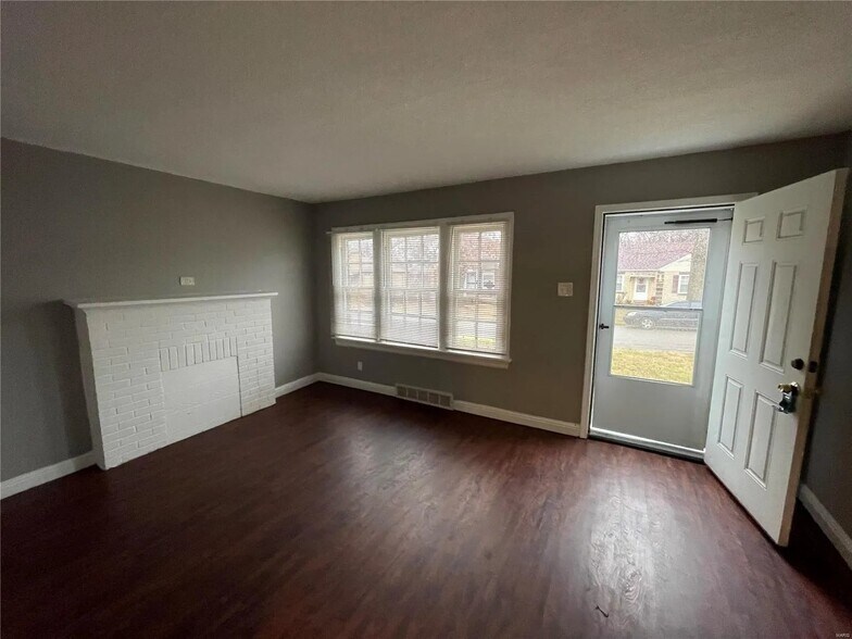 Building Photo - 207 Newell Dr