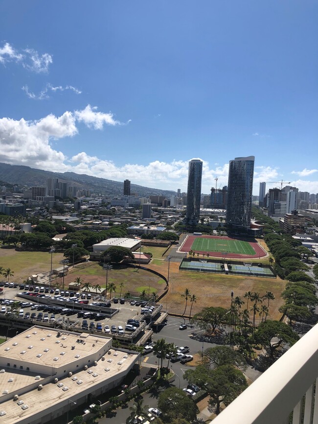 Building Photo - 909 Kapiolani Blvd