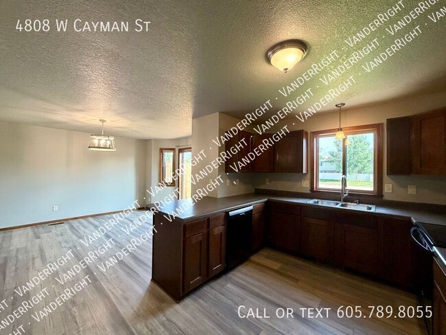 Building Photo - 4808 W Cayman St