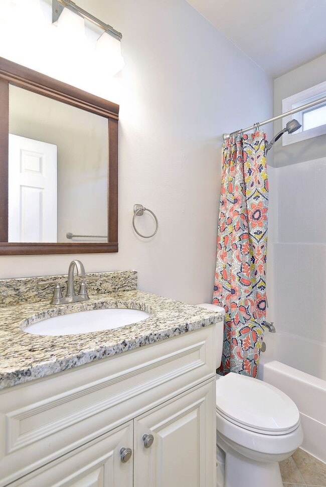 Building Photo - Beautiful York County Home!