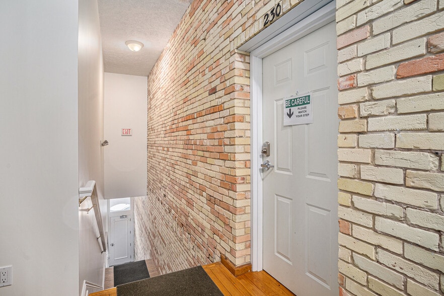 Building Photo - 32 E 8th St