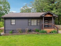 Building Photo - 2450 Hillcrest Dr