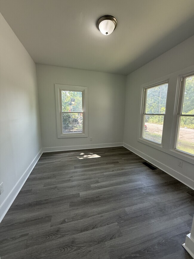 Building Photo - 1031 Cotton Ave SW